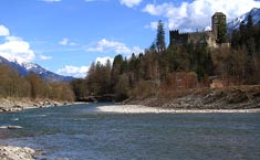 Die Isel unter Schloss Bruck –durch TIWAG-Kraftwerke bedroht