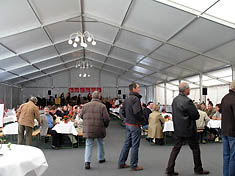 Festessen im TIWAG-Zelt bei Kraftwerkseröffnung Schwarzach
